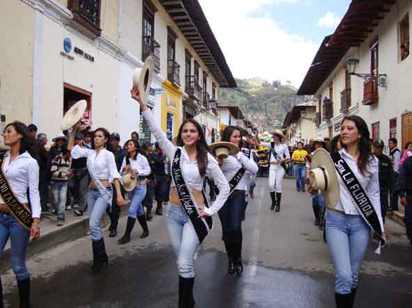 Reinas de los Barrios de Cajamarca - 2010. Cortes�a de Guillermo Baz�n Becerra.