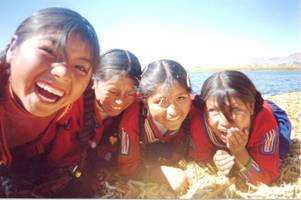 Descripci�n: http://img.inforegion.pe.s3.amazonaws.com/wp-content/uploads/2012/10/ni%C3%B1as-puno.jpg