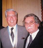 Los escritores Mario Vargas Losa y Juan F�lix Cortez en la I Feria del Libro de Trujillo.