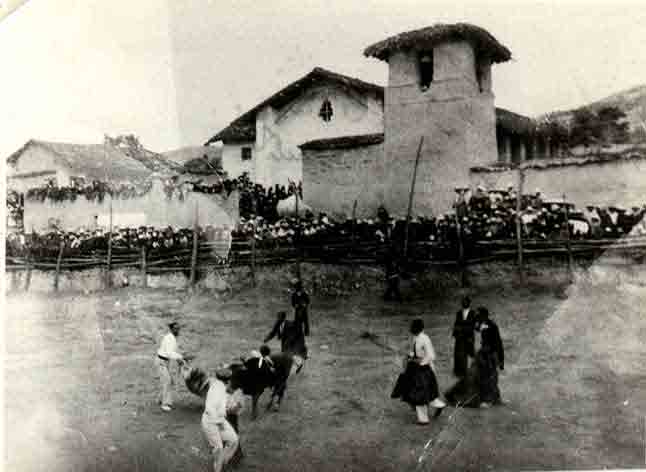 Plaza de Armas de Ichoca. Oct. 1938. Cortes�a del Prof. W�lter R. Ch�vez Lezama