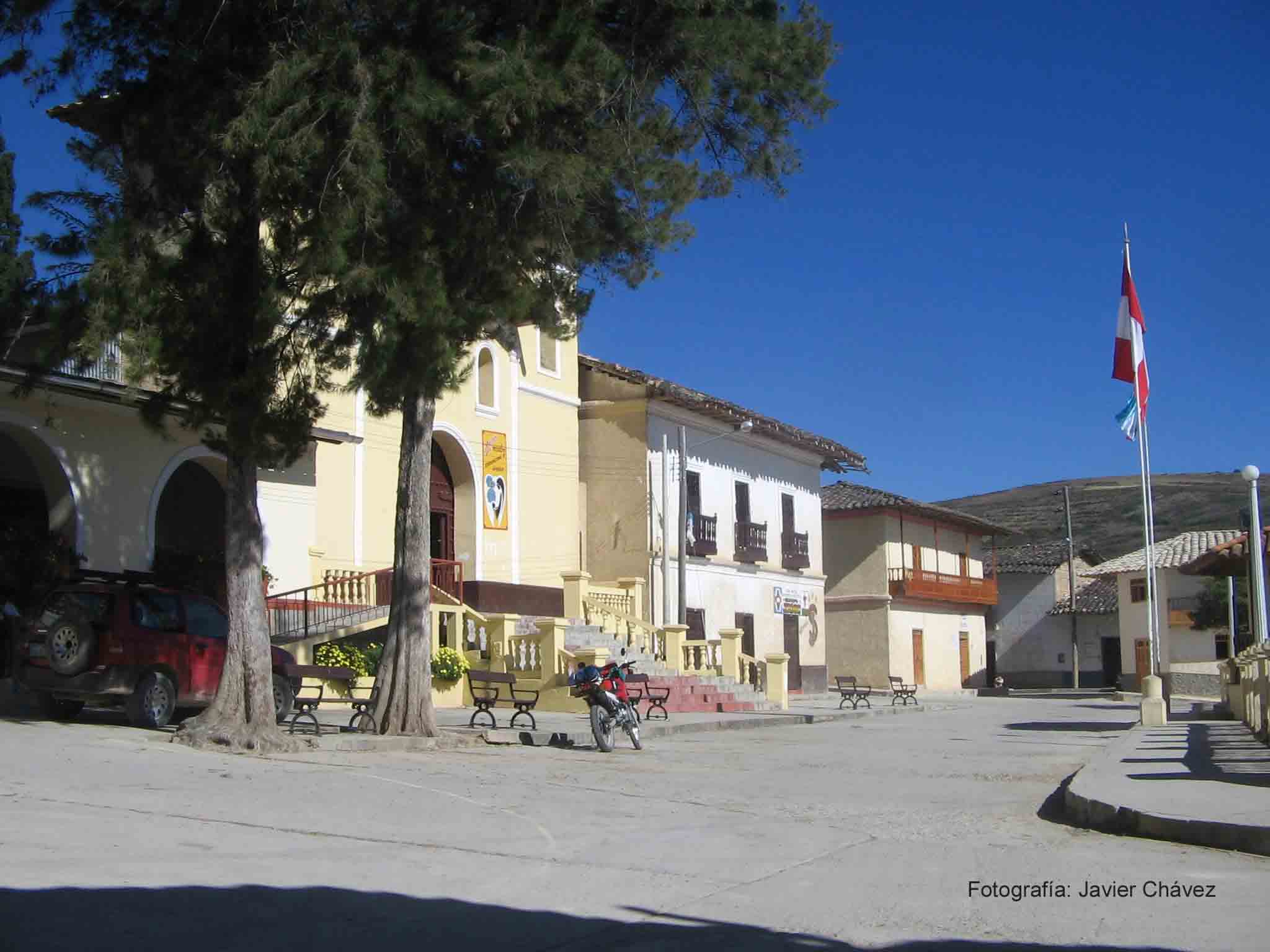 Plaza de Armas de Ichoc�n. Cortes�a del Ing. Javier Ch�vez V�squez. Mayo 2006.