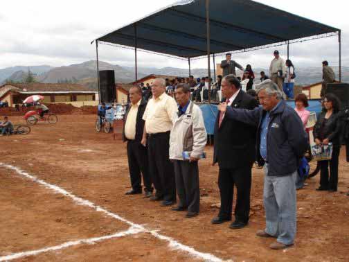 El Sr. V�squez es invitado por los capitanes de ambas escuadras para ejecutar el Pley de Honor. Cajamarca, Agosto 2007.