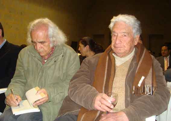 El Poeta Arturo Corcuera con el gran artista cajamarquino Andr�s Zevallos de la Puente.
