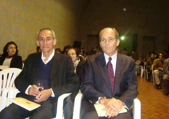 El Ing. Roque Benavides Ganoza con el Sr. Leonidas Cevallos.