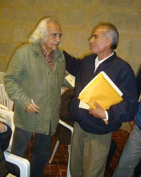 El poeta Arturo Corcuera con el prof. Jacinto Luis Cerna Cabrera.