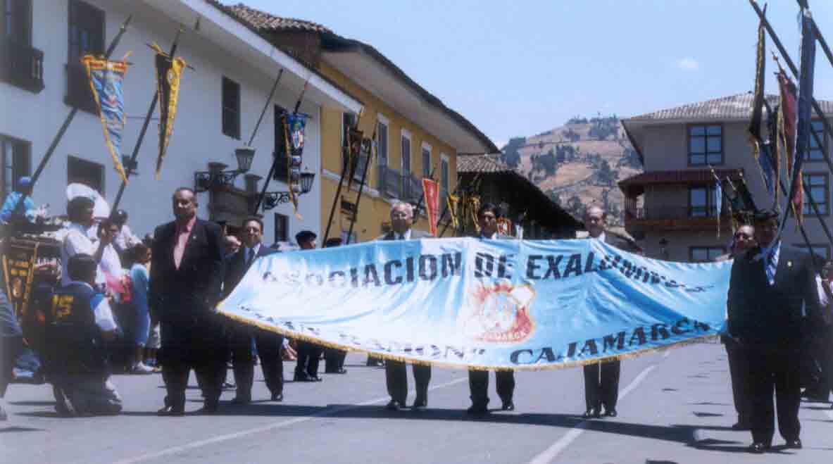 Flamante Asociaci�n de Ex-Alumnos del Colegio San Ram�n, que tienen la misi�n de coadyuvar y fiscalizar la labor educativa que se imparte. Cajamarca, agosto 2006.