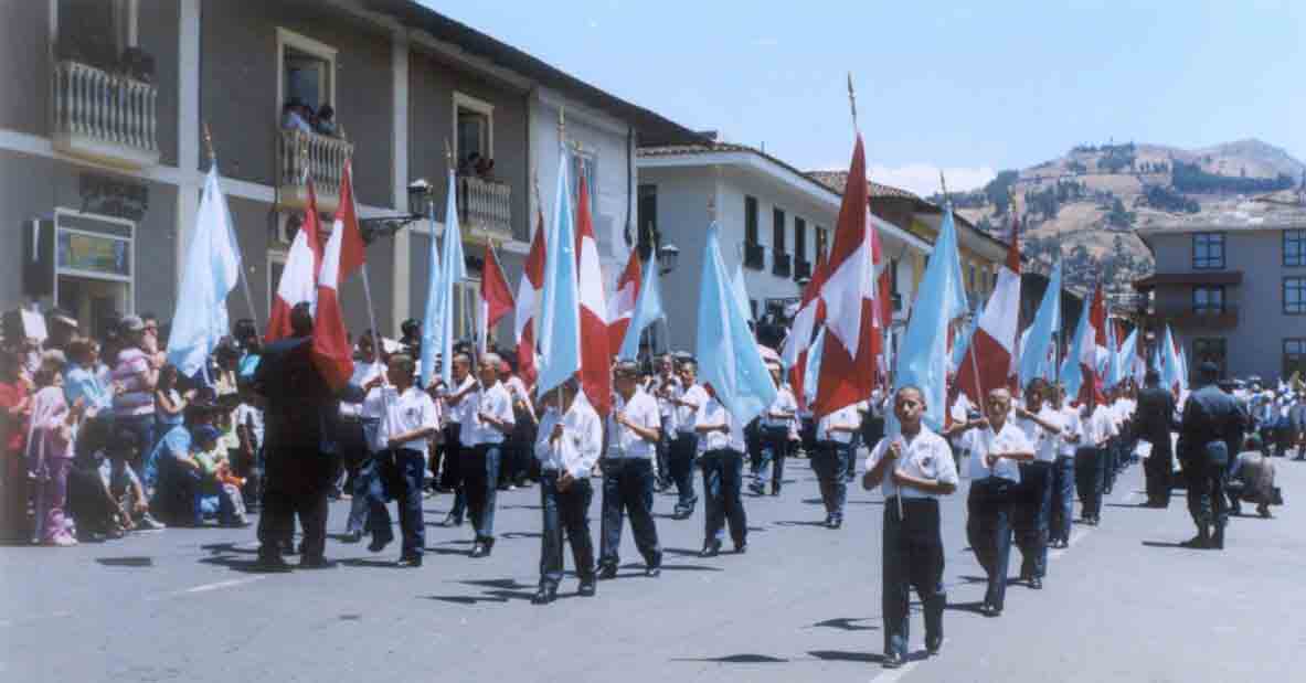 "Cachimbos" alumnos que en el presente a�o inician sus estudios en el Glorioso Colegio San Ram�n. Cajamarca, agosto 2006.