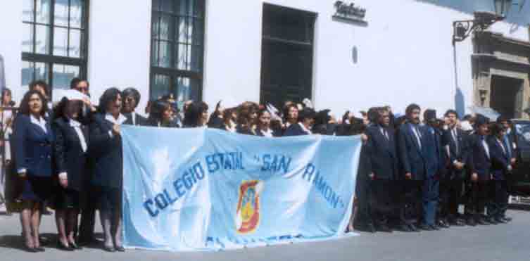 Docentes del Colegio San Ram�n, en quienes recae la gran responsabilidad de conducir a los alumnos por la senda del saber. Cajamarca, agosto 2006.
