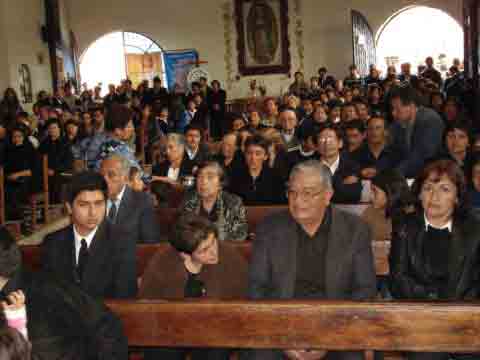 Su Hno, familiares y amigos en la Santa Eucarist�a