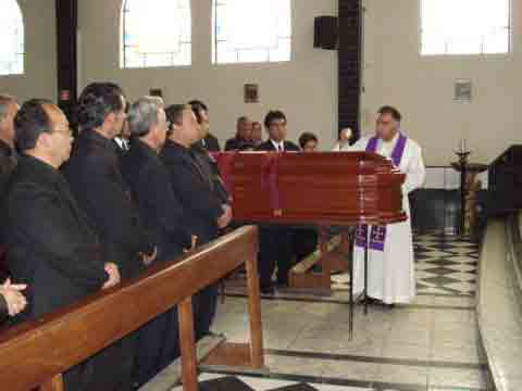 El Rv. Padre Julio Ch�vez Pastor resaltando la solidaridad que existe entre los paisanos ichocaneros y exhortando que siempre se debe mantener.