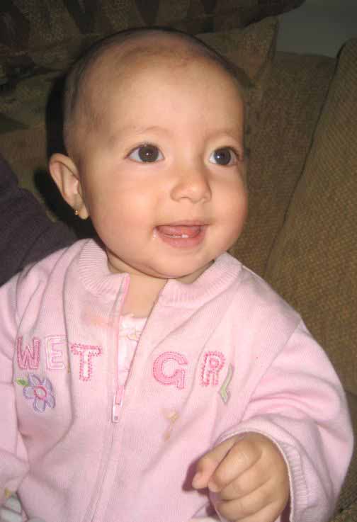 Jennifer Ann en su 8vo Cumplemes mostrando su diente. Cajamarca, marzo 2007.