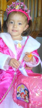 Jennifer Ann estrenando su disfraz de "Princess Jennifer Ann". Octubre 30 del 2008.