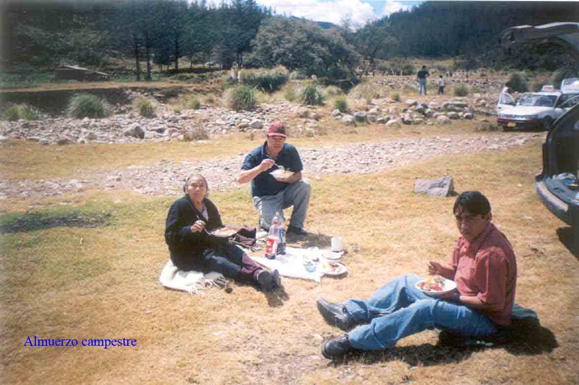Almuerzo campestre suculento para restablecer energ�as y seguir visitando los otros lugares.