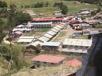 Impresionante vista de La Granja Porc�n, cortes�a de Jes�s Paredes Goicochea. Cajamarca, Julio 2007