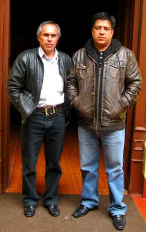 Carlos Cabrera y William Guillen. Foto cortes�a de Guillermo Baz�n Becerra.